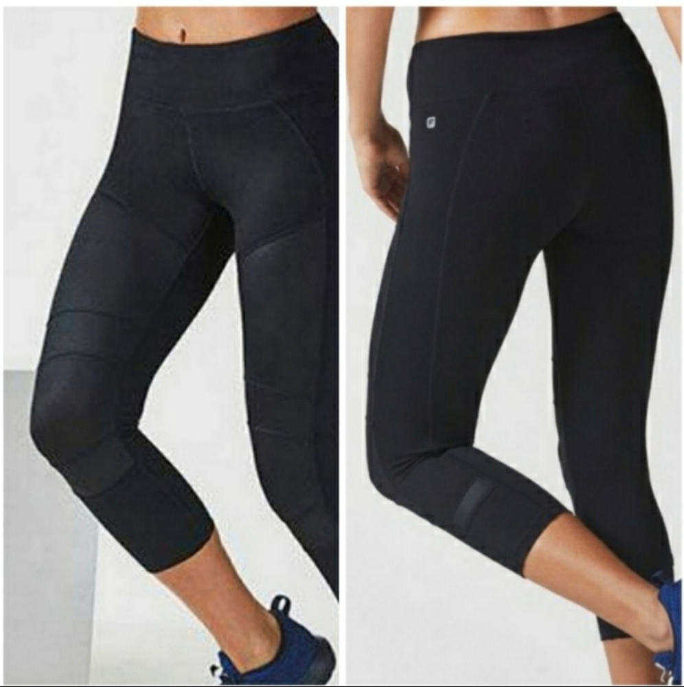 NWOT fabletics Rebecca capri liquid black size small